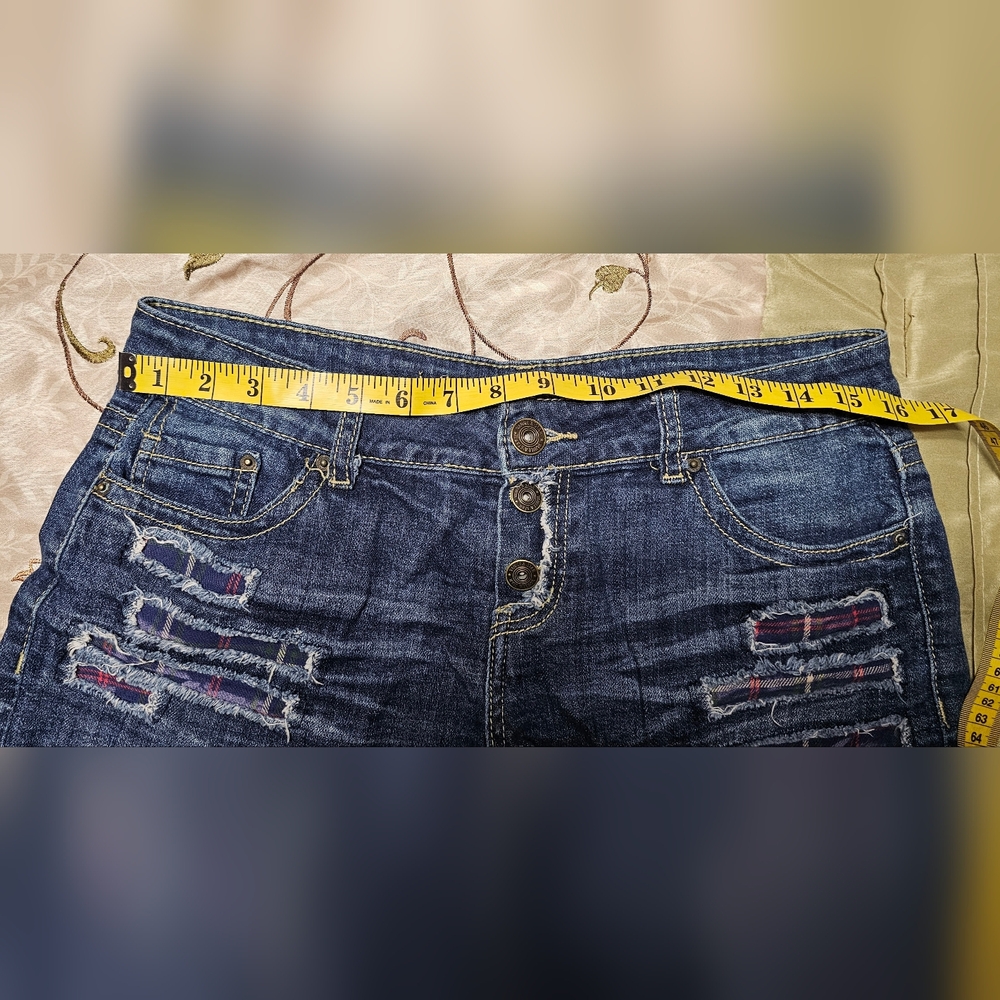 Vanilla Star Jean Denim Shorts Size 9 Distressed Plaid Patchwork Grunge … - Picture 4 of 8